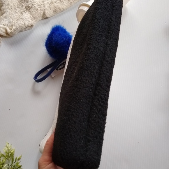 OLD NAVY two-tone sherpa pom-pom zipper pouch clutch - Picture 8 of 8